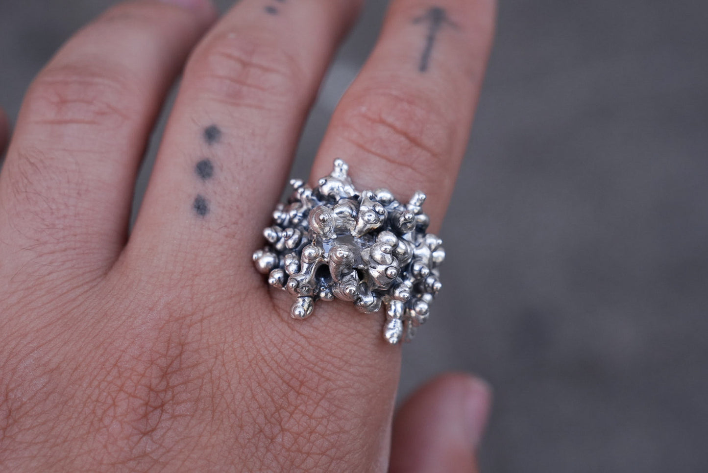 Drop drop with a stone ring