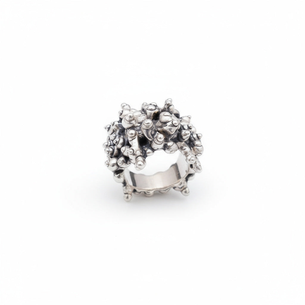 Drop drop with a stone ring