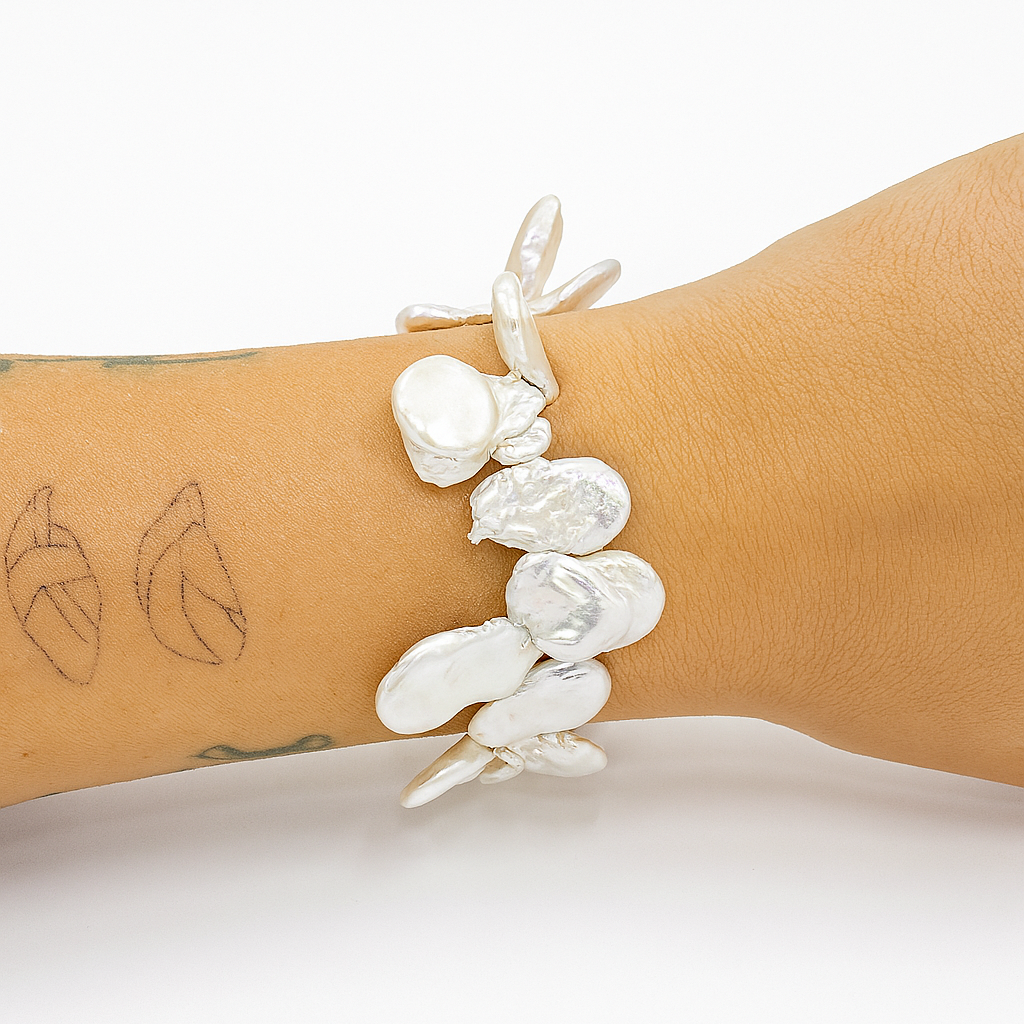 Huge a-symmetrical Pearls Bracelet