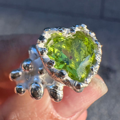 Heart peridot ring
