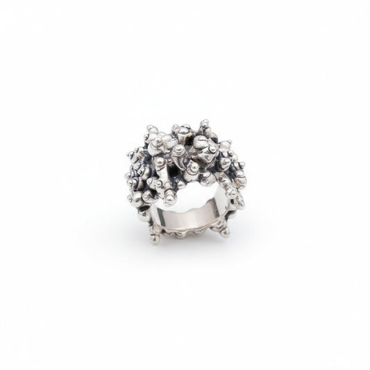 Drop drop with a stone ring