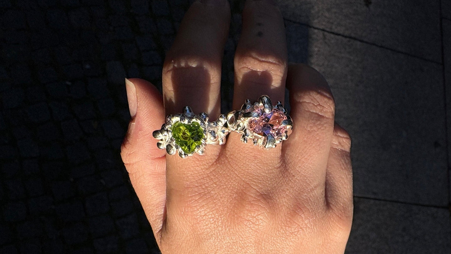 Heart peridot ring